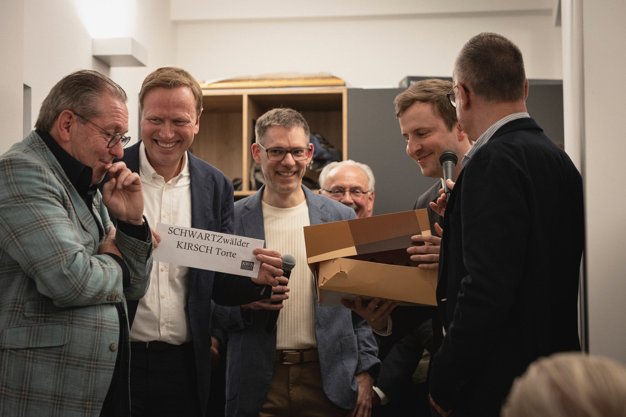 Gemeinsame Feier mit Team und Partnern